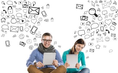 tabletler ile genç bir çift