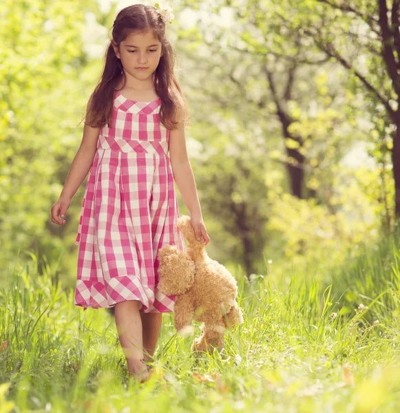 Chica con teddy — Foto de Stock