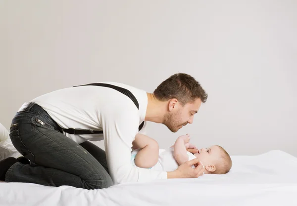 Pappa och baby — Stockfoto