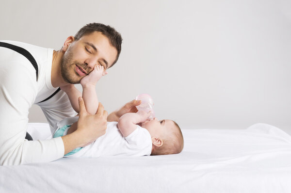 Отец и ребенок
