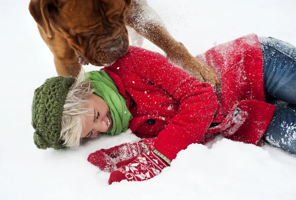 Kvinna med hund — Stockfoto