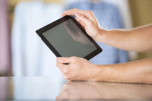 Man with tablet — Stock Photo, Image