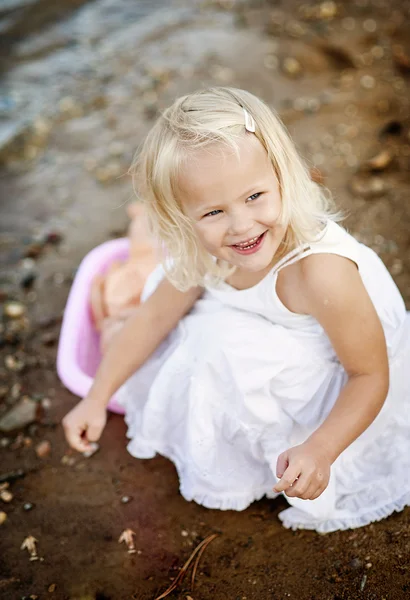 Schattig meisje — Stockfoto