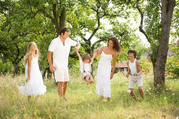 Familia feliz — Foto de Stock