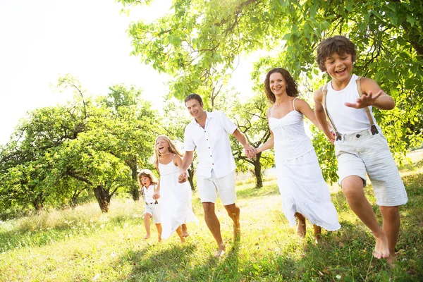 Glückliche Familie — Stockfoto