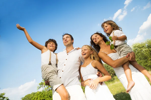 Familia feliz — Foto de Stock