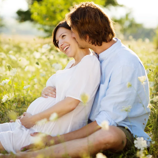 Pregnant couple — Stock Photo, Image