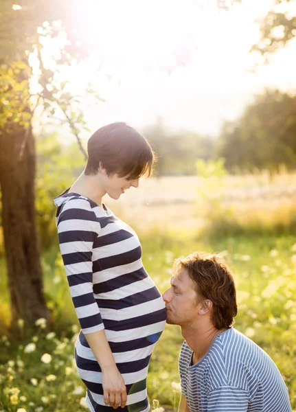 Pareja embarazada — Foto de Stock