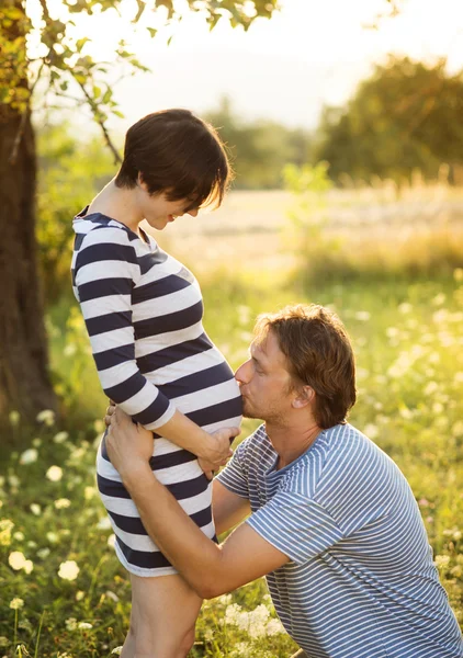 Pregnant couple — Stock Photo, Image