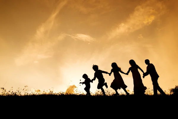 Familie in de natuur — Stockfoto