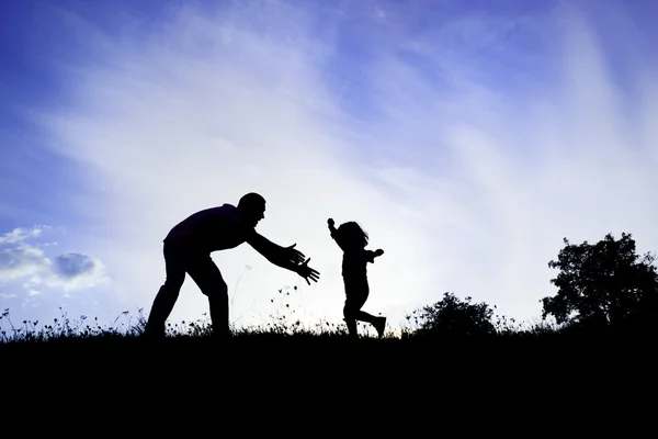 Familj i naturen — Stockfoto