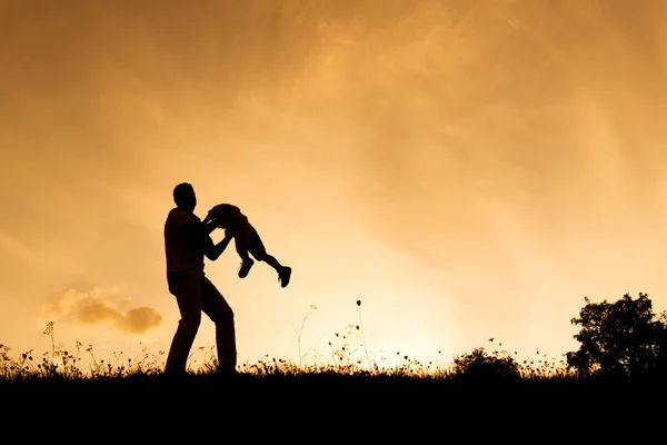 Familie in de natuur — Stockfoto