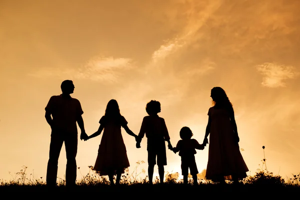 Familie in de natuur — Stockfoto