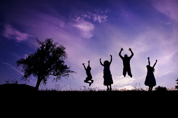 Familj i naturen — Stockfoto