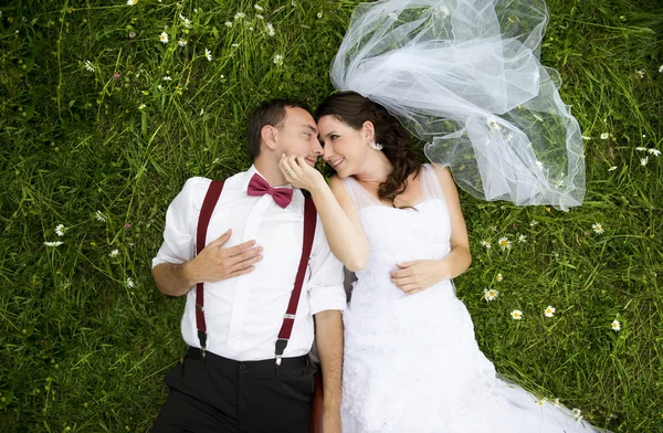 Schönes Hochzeitspaar — Stockfoto