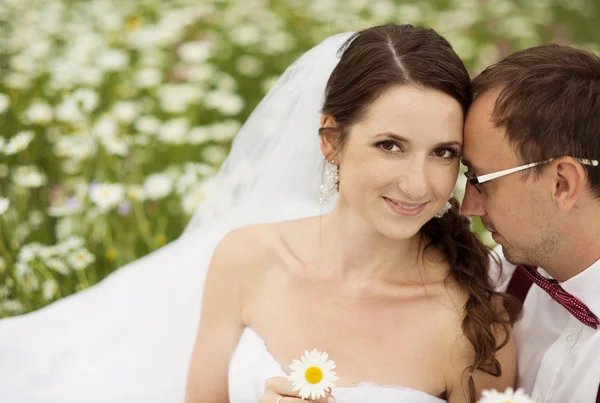 Schönes Hochzeitspaar — Stockfoto