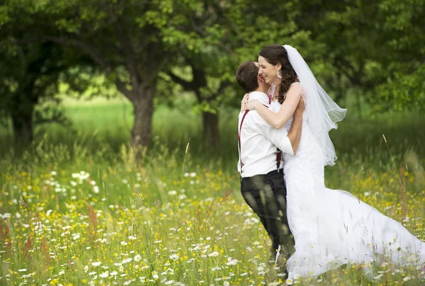 美しい結婚式のカップル — ストック写真