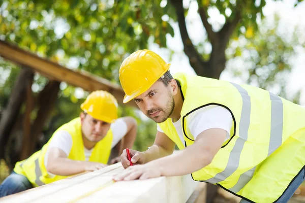 Trabajadores de la construcción — Foto de Stock