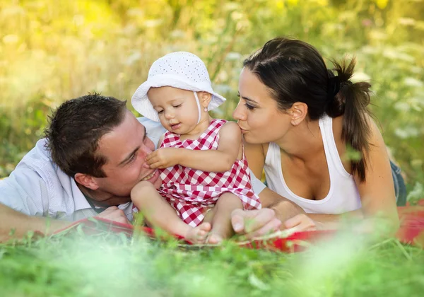 Lycklig familj — Stockfoto