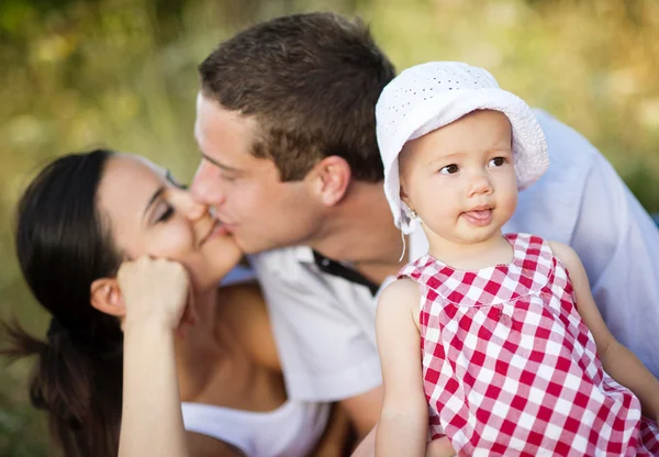 Lycklig familj — Stockfoto