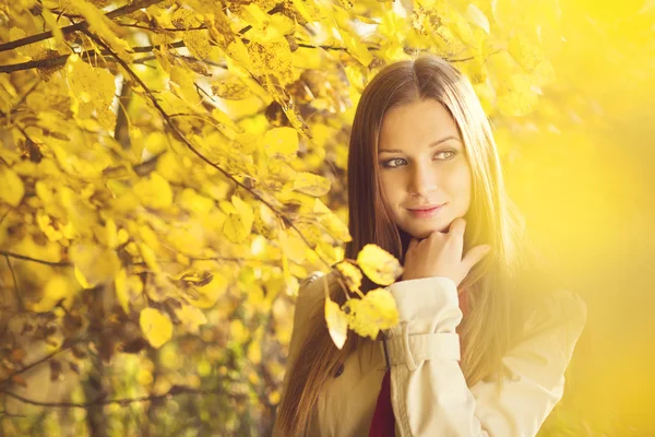 Herfstmeisje — Stockfoto