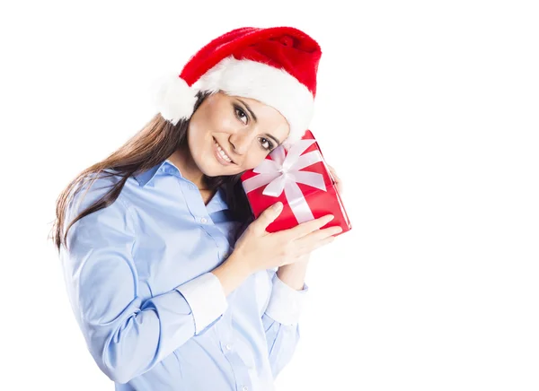 クリスマスのギフトを持つ美しい女性 — ストック写真
