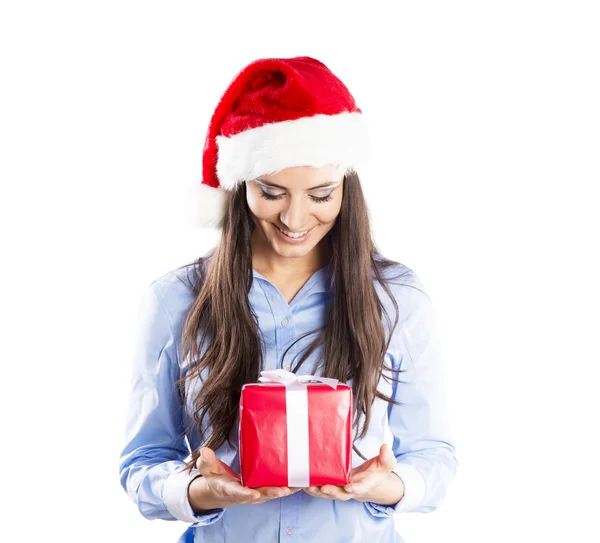 Hermosa mujer con regalo de Navidad — Foto de Stock