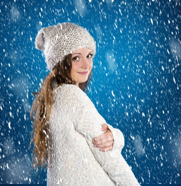 Beautiful woman in warm sweater — Stock Photo, Image