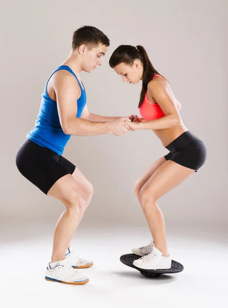 Atletisk man och kvinna — Stockfoto