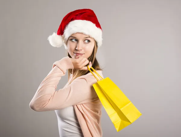 Hermosa mujer con sombrero de Navidad —  Fotos de Stock