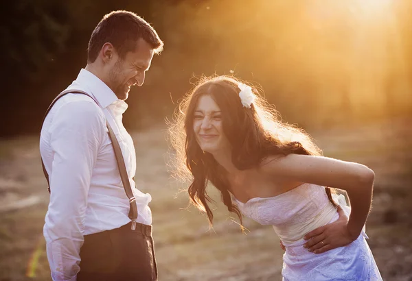 Bride and groom laughing. — Stock Photo, Image