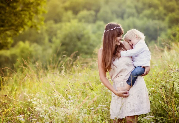 Lycklig familj — Stockfoto