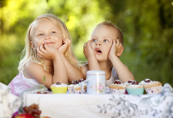 Glückliche Kinder — Stockfoto