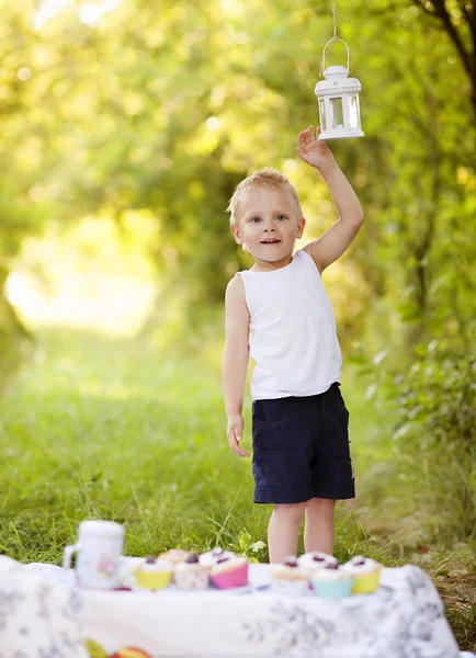 Schattige jongen — Stockfoto