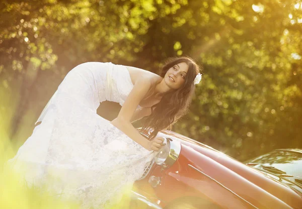 Bride and car — Stock Photo, Image