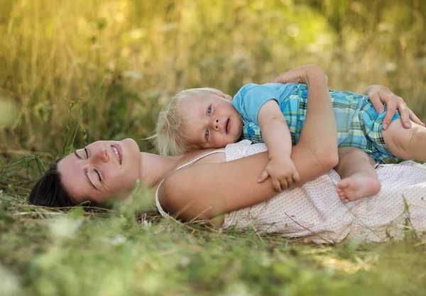 Madre con hijo — Foto de Stock