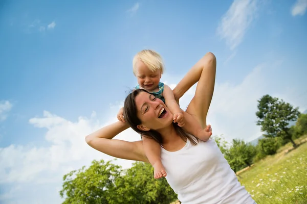 Moeder met kind — Stockfoto