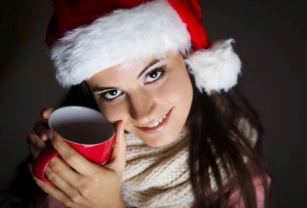 Vrouw met warme dranken — Stockfoto