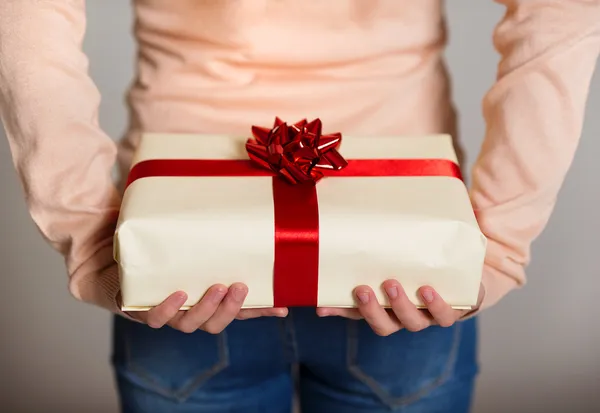 Gift box in hand — Stock Photo, Image