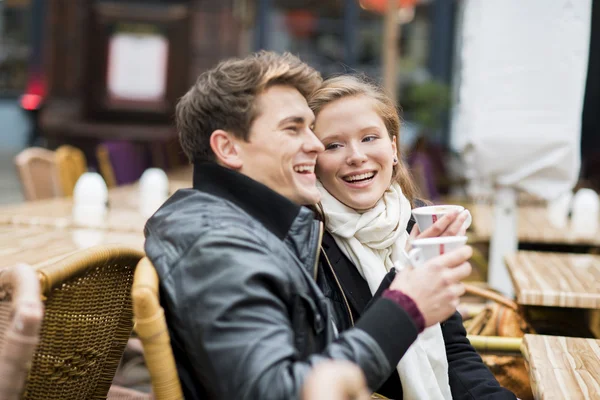 Turist par i staden — Stockfoto