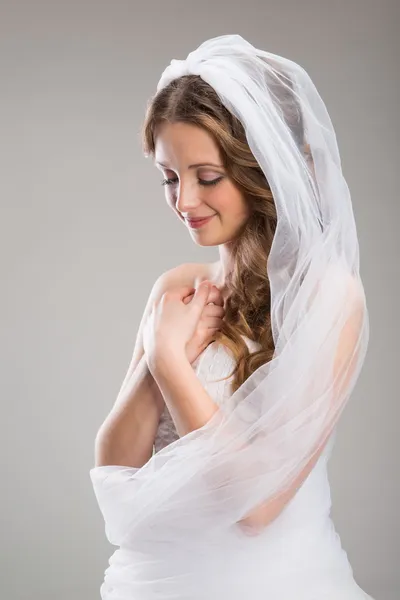 Bella sposa con velo — Foto Stock