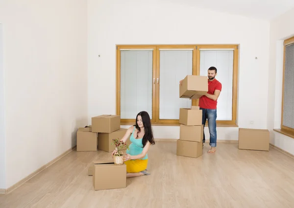 Pareja joven — Foto de Stock