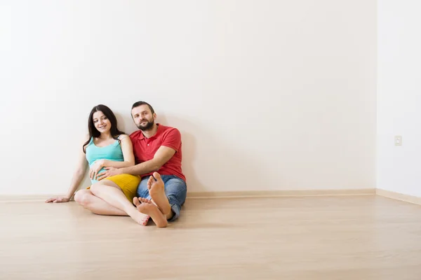 Pregnant couple — Stock Photo, Image