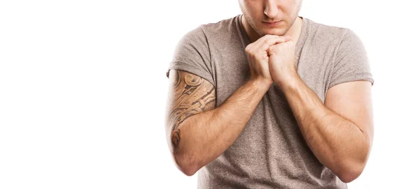 Uomo con tatuaggio — Foto Stock