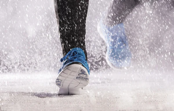 Man running in winter — Stock Photo, Image