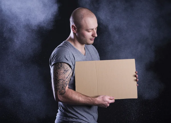 Mann mit Tätowierung — Stockfoto