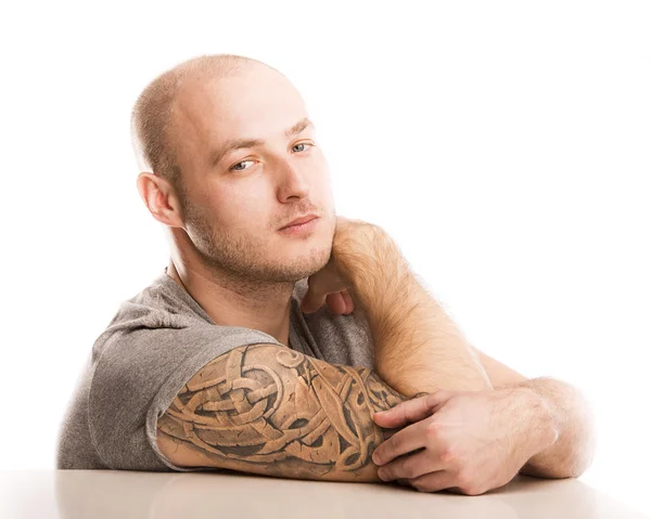 Mann med tatovering – stockfoto