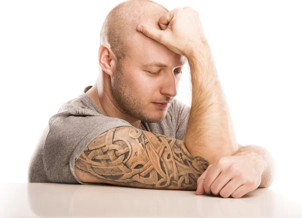 Man met tattoo — Stockfoto