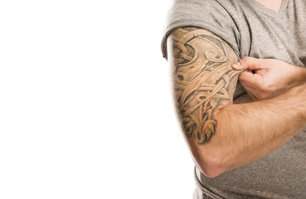 Uomo con tatuaggio — Foto Stock