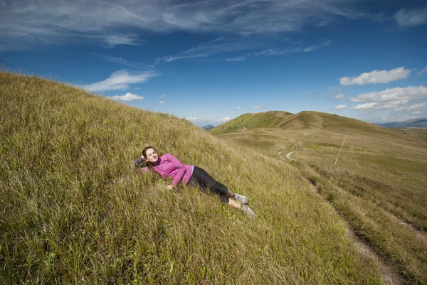 Hikers on the top of mountains — Stock Photo, Image